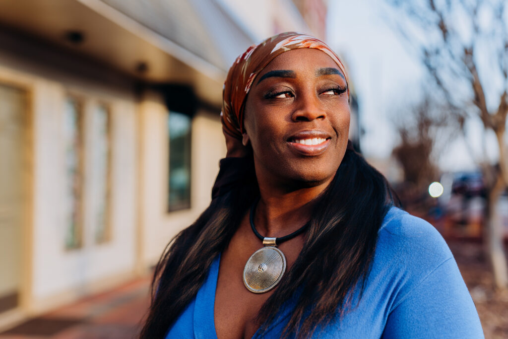 Wande smiles and looks out over her shoulder