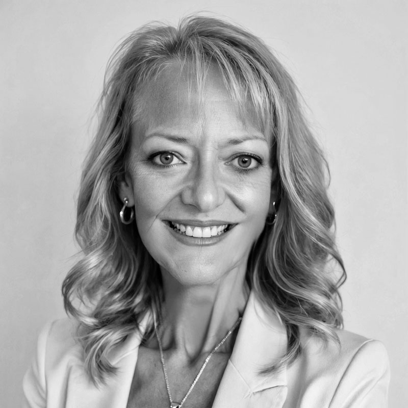  Dana Karzan