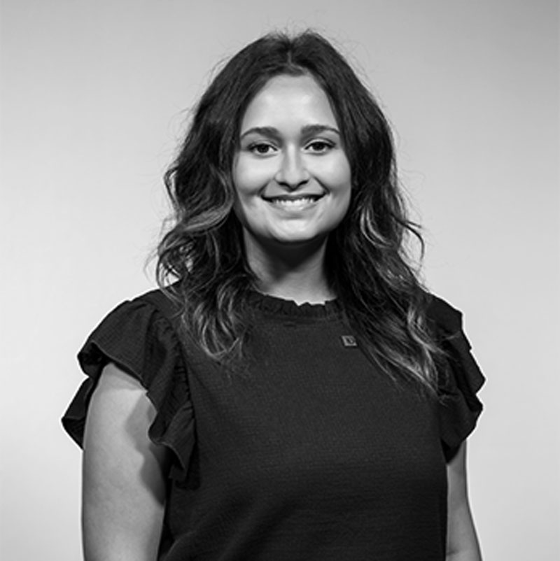  Emili Mukh